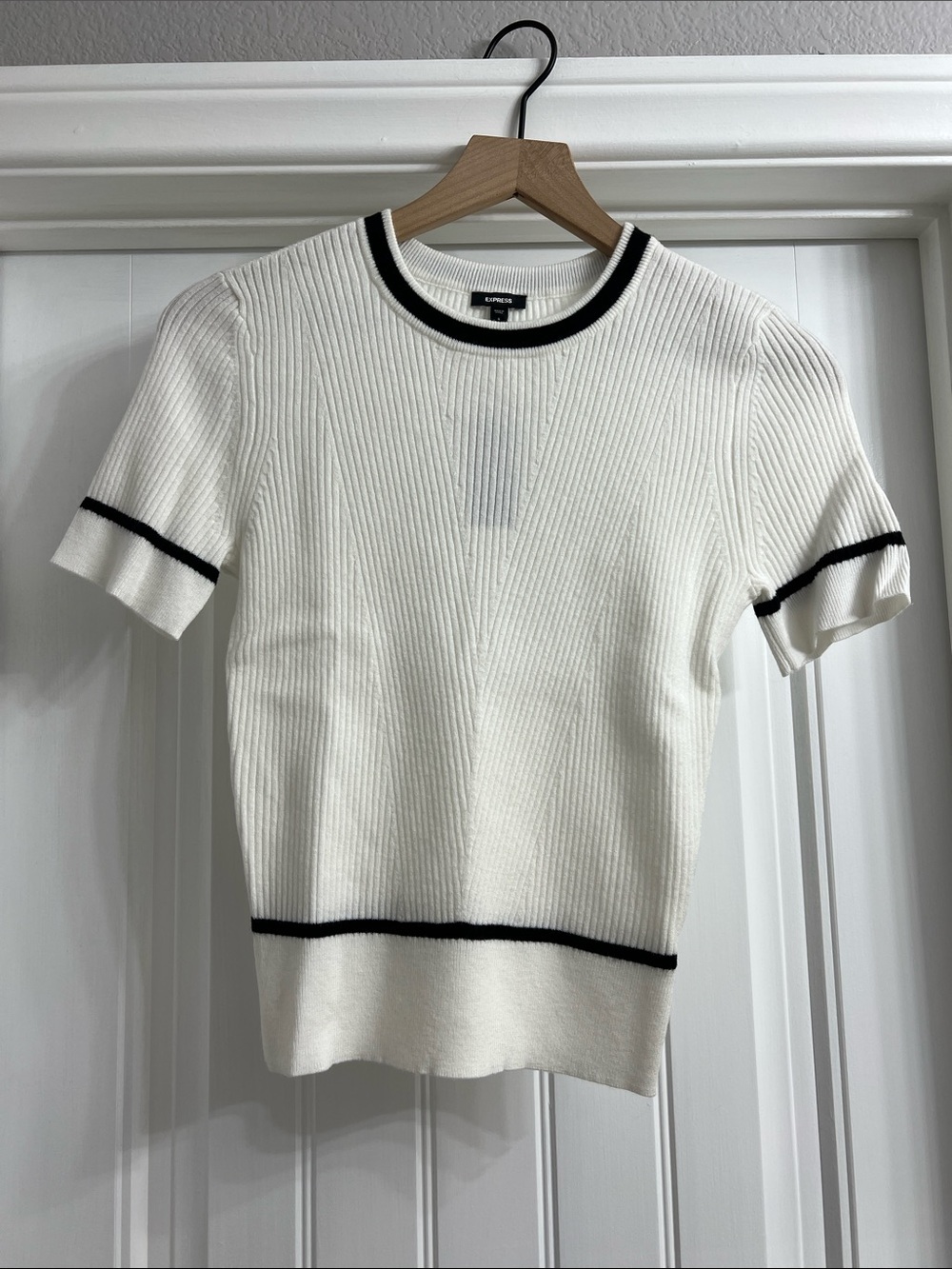 Express White Ribbed Short Sleeve Top with Black Crew Neck